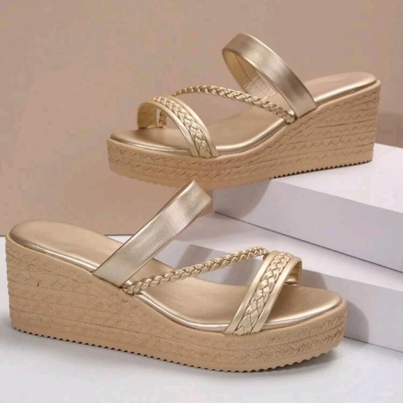 Women's Woven Decorated Grass Pattern Platform Sandals With Gold Wedge Heel - Picture 4 of 6